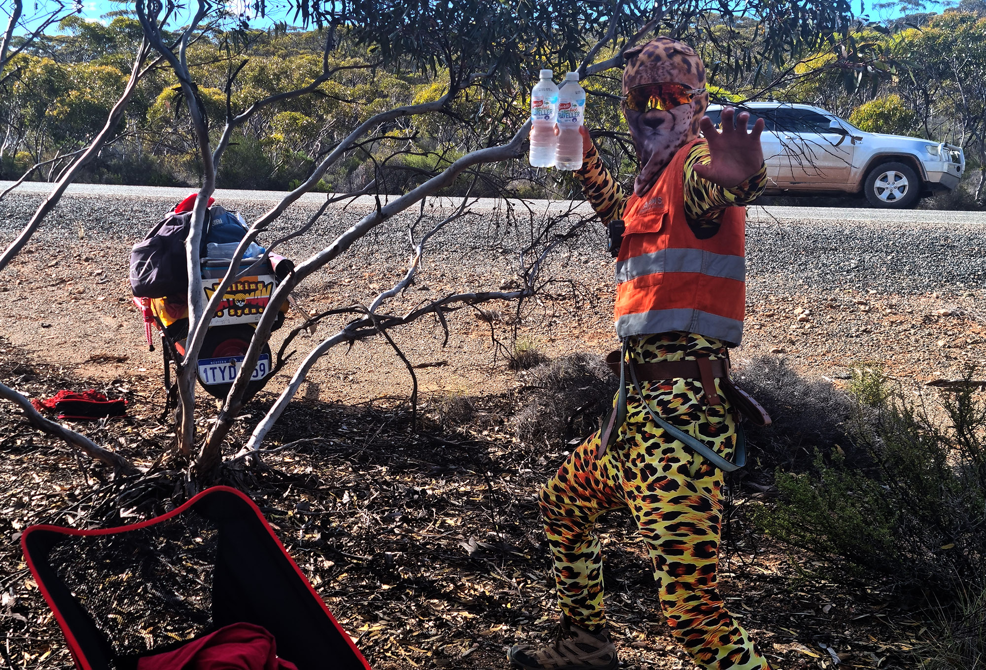 Kentaro Jin - The Strange Catman - walking across Australia